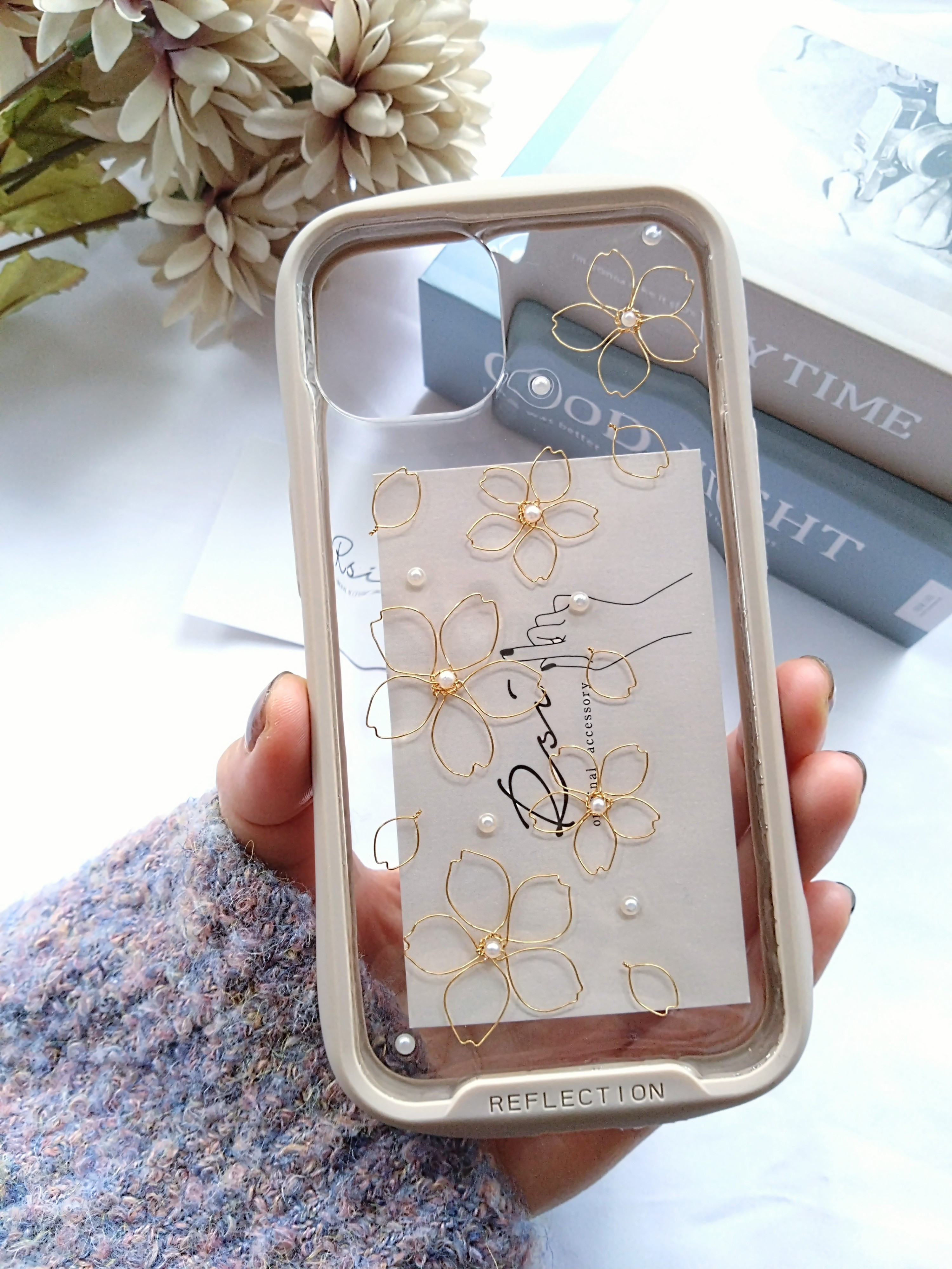 春を先取り〜桜のiPhoneケース　桜の花びらが舞うスマホケース 春を先取り〜桜のiPhoneケース　桜の花びらが舞うスマホケース