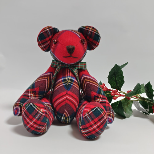 ヴィンテージ　赤い巻き毛のチェック柄ぬいぐるみ 赤チェックくまさん 中 ぬいぐるみ Aton 通販 18861222｜Creema(クリーマ)
