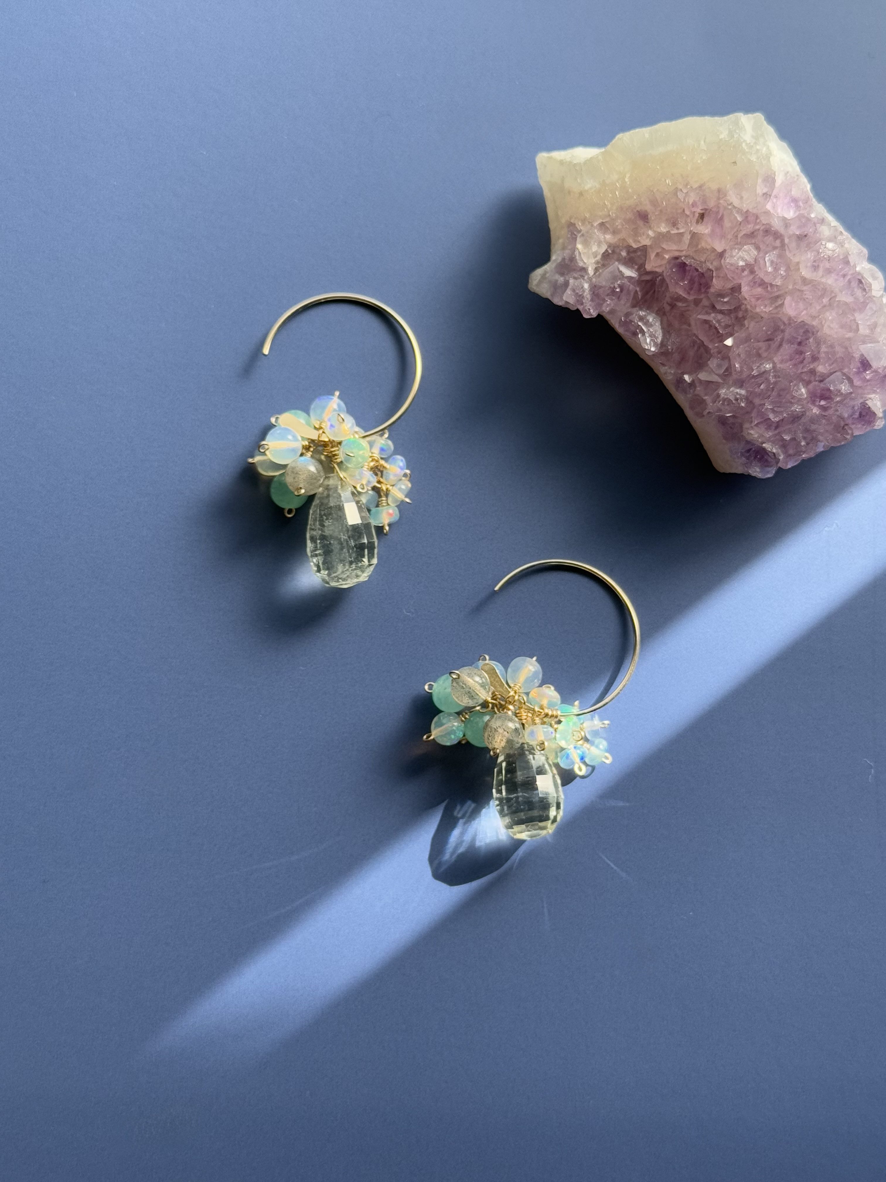 グリーンアメジストと小粒のピアス