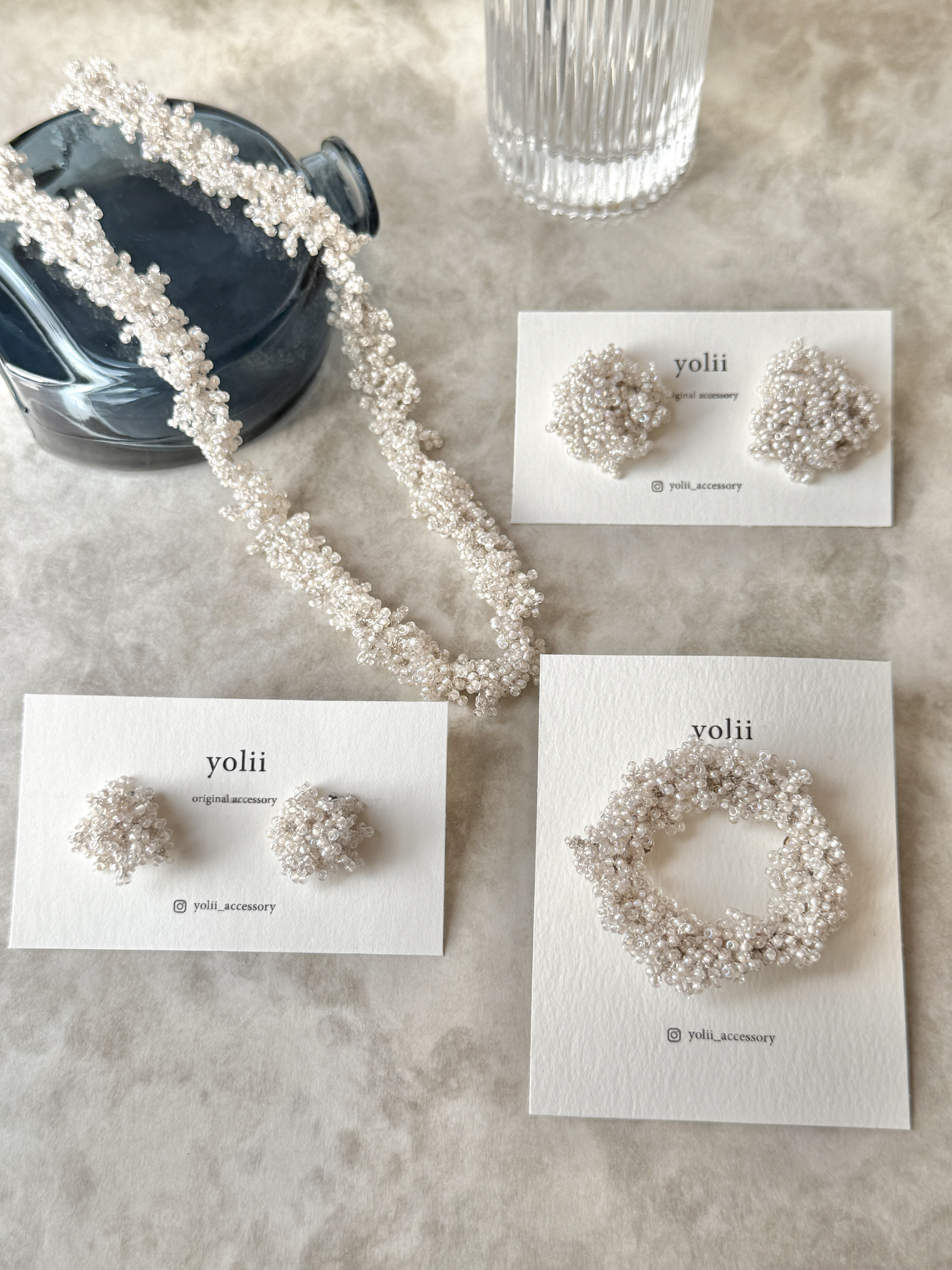 特別な装いにビーズの光を纏う3点セット 2サイズから選べるピアス￥15.800〜￥17.800　オーロラピンク×シルバー