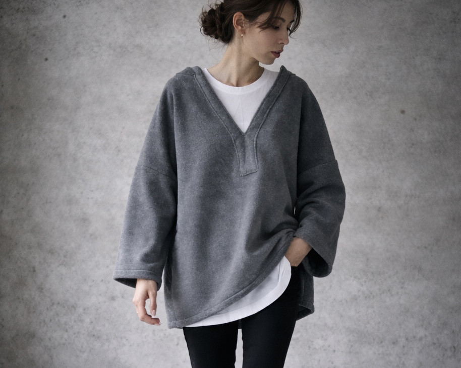 高級メルトンフリース／大人の余裕を感じさせる、ゆったりオーバーサイズのVネックプルオーバー／グレー