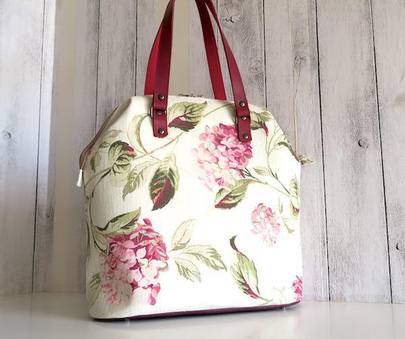 creema限定、イギリス輸入布 ,紫陽花のボストンバッグ１点物 1枚目の画像
