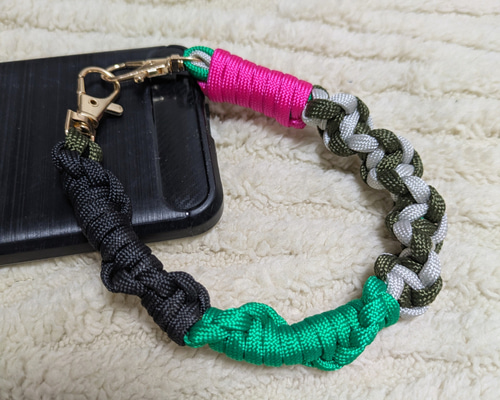 スマホストラップ ハンドストラップ＊パラコード ハンドメイド