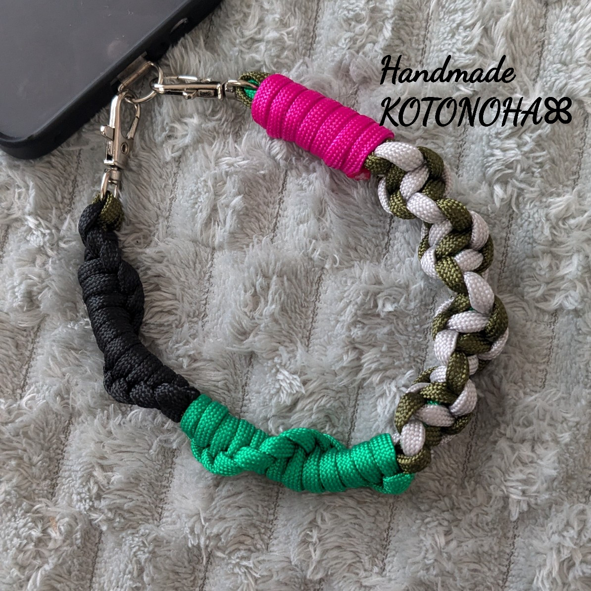 パラコード スマホストラップ　ハンドメイド スマホストラップ ハンドストラップ＊パラコード ハンドメイド