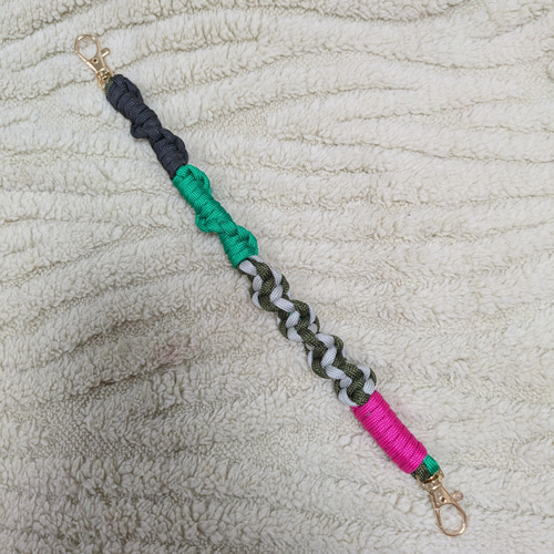 スマホストラップ ハンドストラップ＊パラコード ハンドメイド 携帯