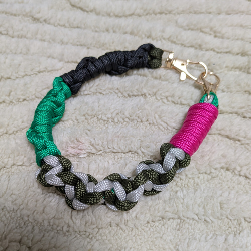 スマホストラップ ハンドストラップ＊パラコード ハンドメイド
