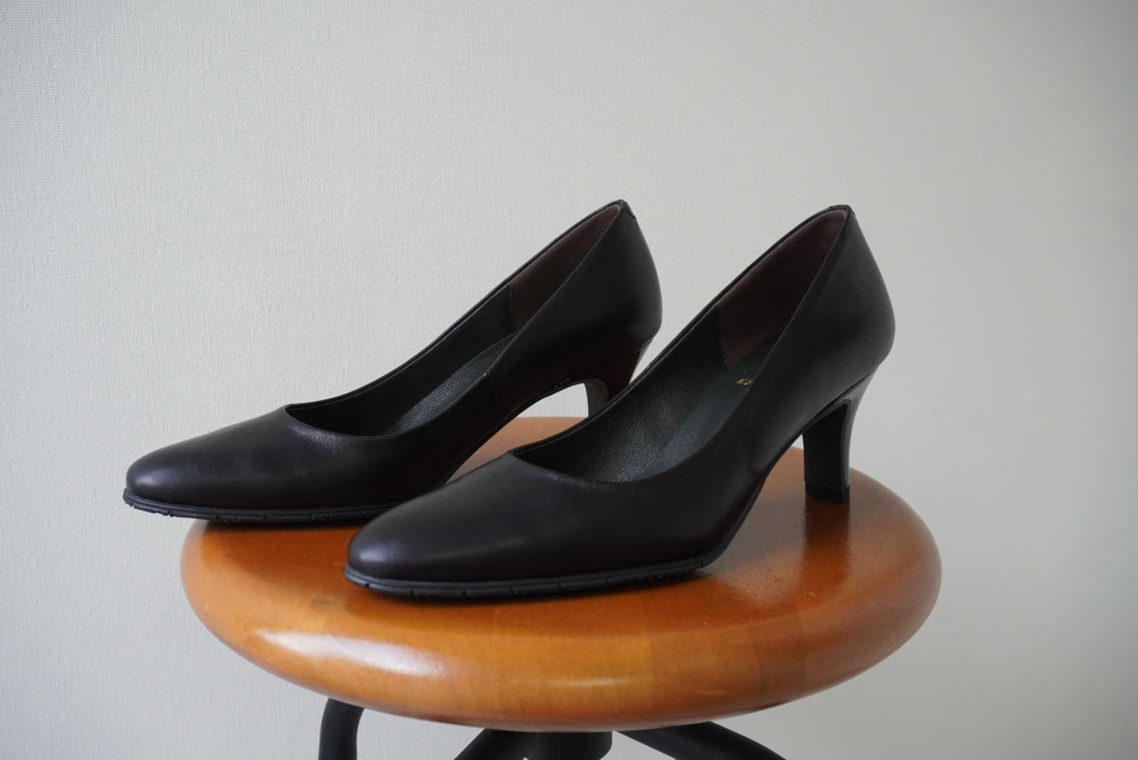 即納★エナメルヒールのシンプルプレーンパンプス 065E　サイズ限定