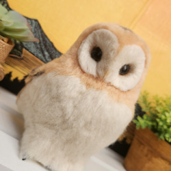 羊毛フェルト 置物　コノハズク　 約18cm 羊毛フェルト 置物オオコノハズク 約18cm