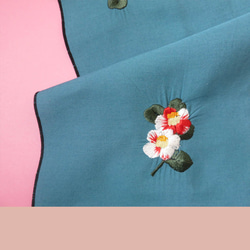 半衿・襟足ワンポイント＋上前ワンポイント・椿の刺繍（木綿ターコイズ） 5枚目の画像