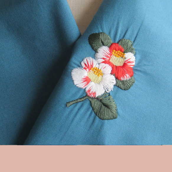 半衿・襟足ワンポイント＋上前ワンポイント・椿の刺繍（木綿ターコイズ） 7枚目の画像