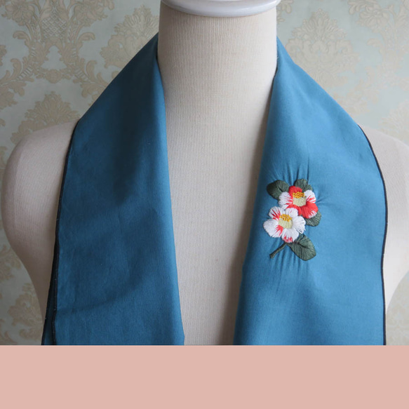 半衿・襟足ワンポイント＋上前ワンポイント・椿の刺繍（木綿ターコイズ） 3枚目の画像