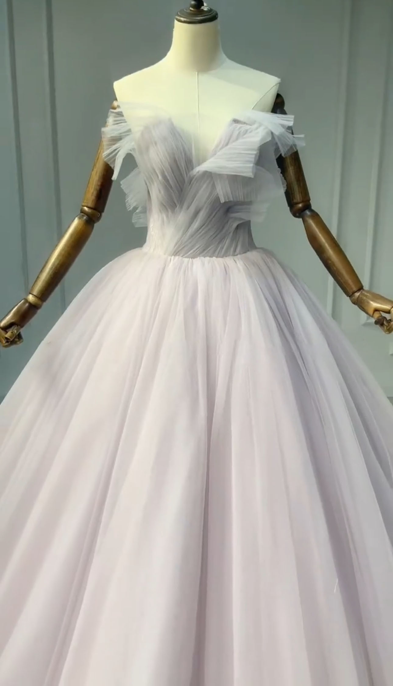 オリジナル　胸フリル　シンプル　薄い紫　カラー変更可能　ふんわりチュール　ブラックなど　カラードレス　ウェディングドレス