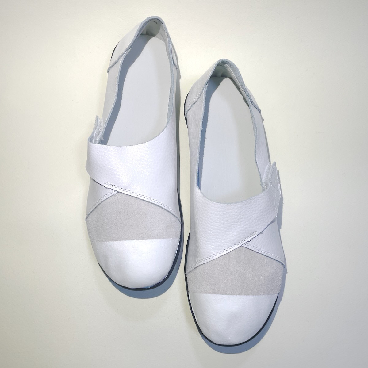 軽量・人工皮革バイカラースニーカー (ホワイト) 合皮・マイクロファイバー合成皮革