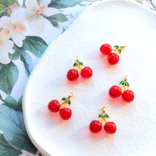 新作☆さくらんぼのガラスチャーム チャーム handmade Moment 通販