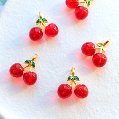 新作☆さくらんぼのガラスチャーム チャーム handmade Moment 通販