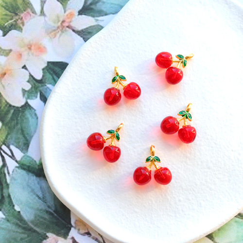 さくらんぼ　ガラス細工　ミニチュア ガラス細工 ミニチュア まとめ売り さくらんぼの木 ベンチ 小人