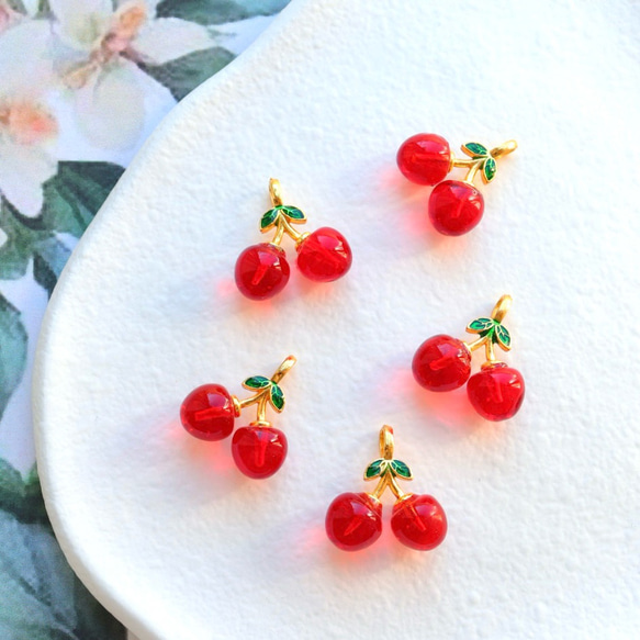 新作☆さくらんぼのガラスチャーム チャーム handmade Moment 通販