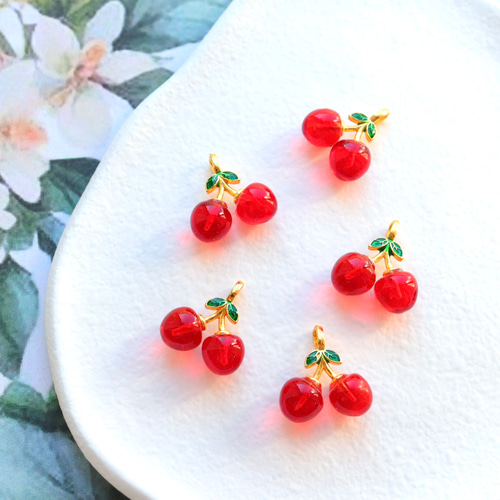 新作☆さくらんぼのガラスチャーム チャーム handmade Moment 通販