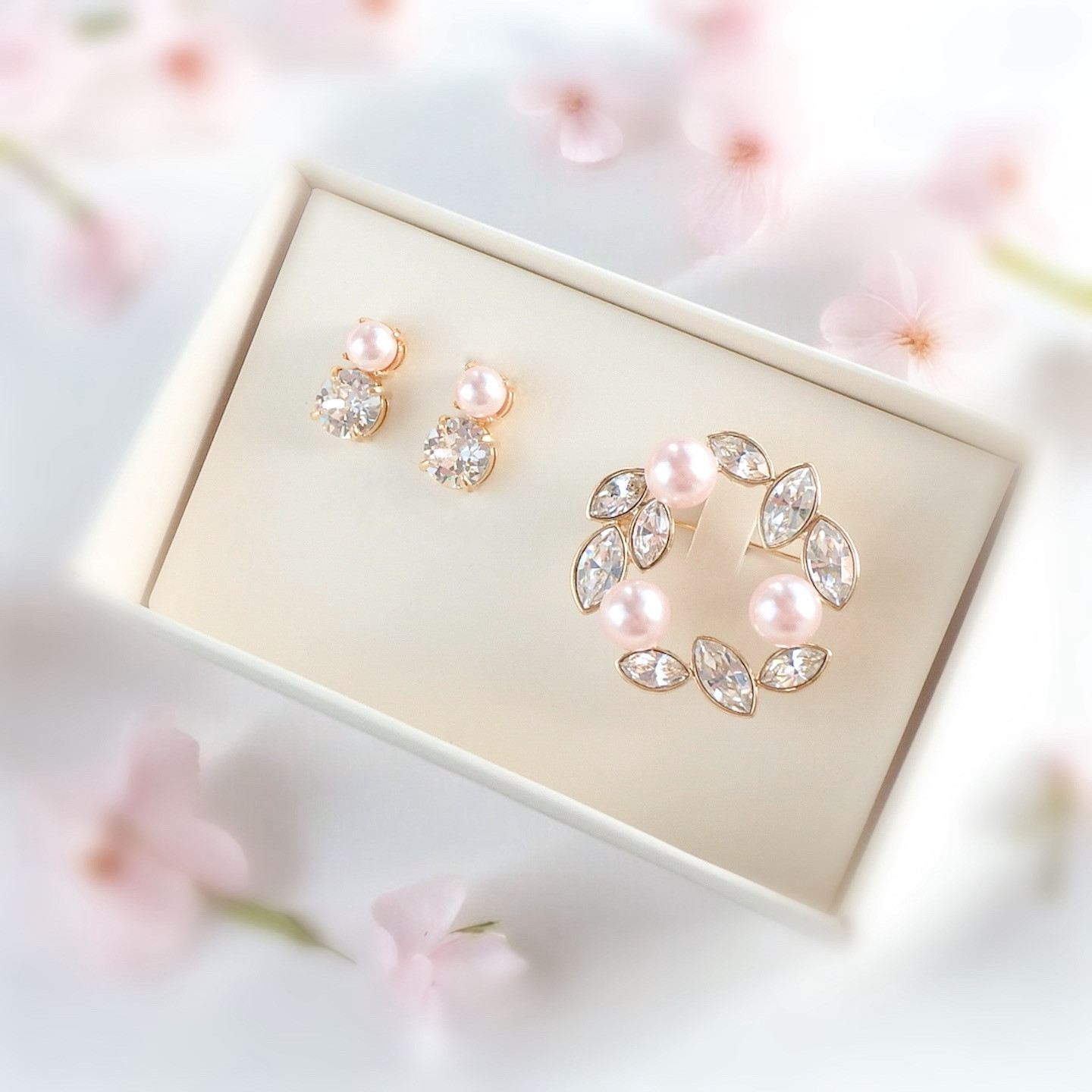 桜色パールとクリスタルガラスのピアス イヤリングとブローチのSET 入学式 入園式 卒業式