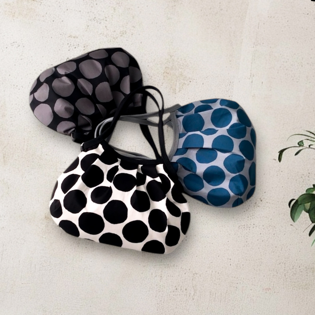 コロンと可愛いショルダーグラニーバッグ　にじみドット柄 ◎選べる2サイズ／◎選べる３カラー