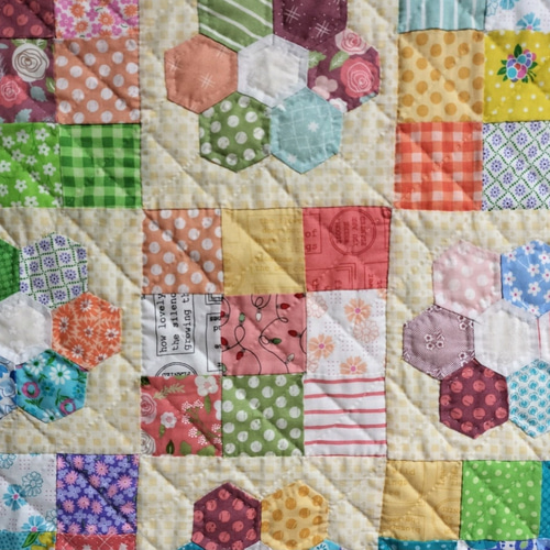 ☆幸せのイエロータペストリー☆パッチワーク・キルトタペストリー