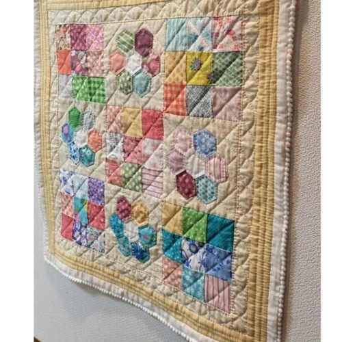 ☆幸せのイエロータペストリー☆パッチワーク・キルトタペストリー