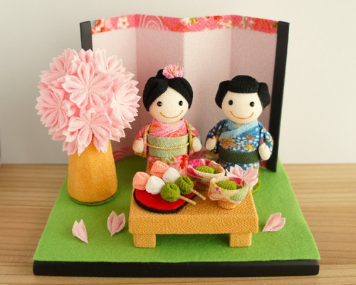 ちりめん細工人形　　６月の花嫁さん　ぱんぱん つまみ細工 ちりめん お花見 桜 だんご お抹茶 屏風 木製黒台 その他