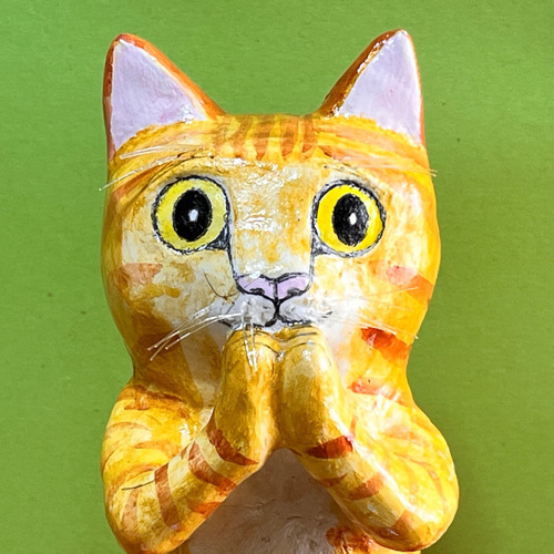 立つおねだり猫(茶トラ猫)(中)置物(石粉粘土と新聞紙) その他