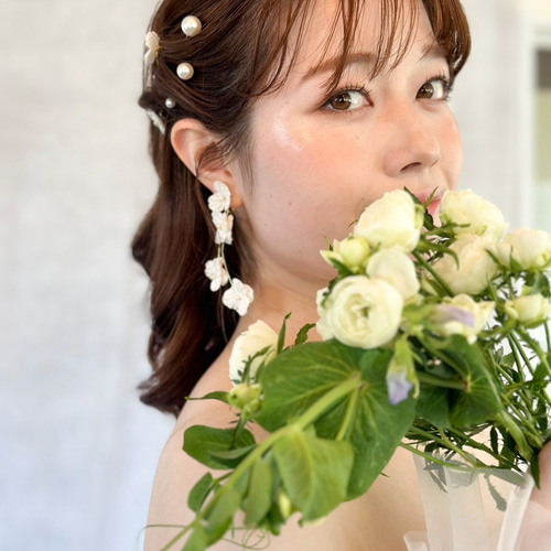 人気】ホワイトフラワー 大ぶりピアス ブライダルアクセサリー 結婚式