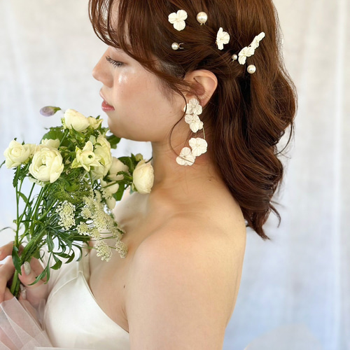 人気】ホワイトフラワー 大ぶりピアス ブライダルアクセサリー 結婚式