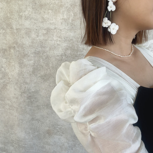 人気】ホワイトフラワー 大ぶりピアス ブライダルアクセサリー 結婚式