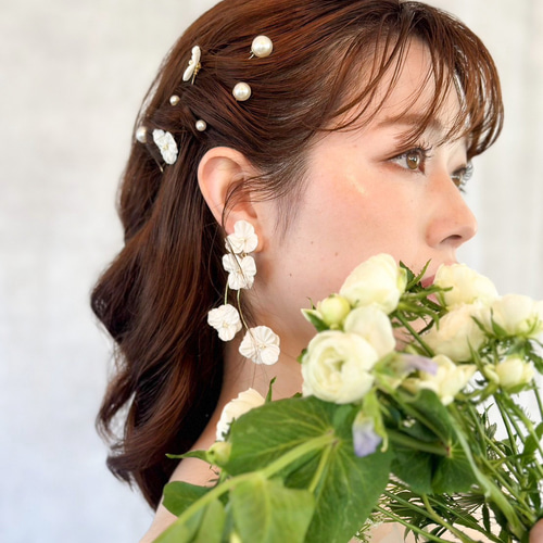 人気】ホワイトフラワー 大ぶりピアス ブライダルアクセサリー 結婚式
