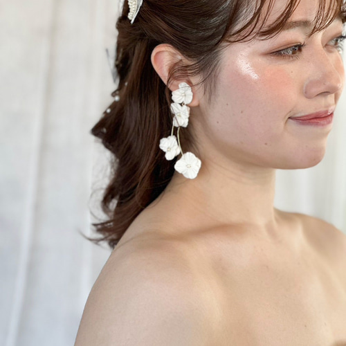 人気】ホワイトフラワー 大ぶりピアス ブライダルアクセサリー 結婚式
