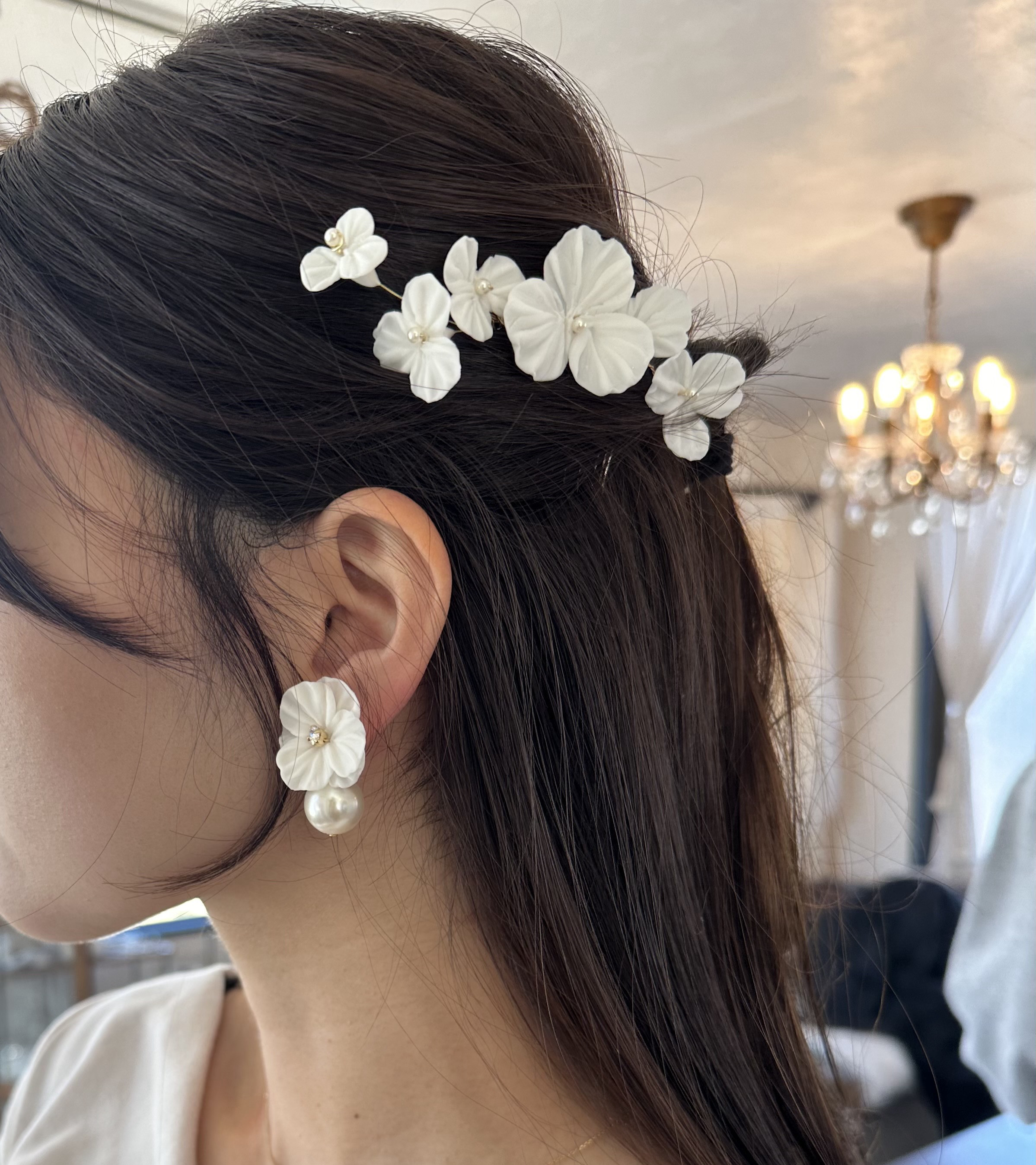 白花　ホワイトフラワーヘッドコーム　ブライダルヘッドアクセサリー　花嫁ヘア　結婚式　卒業式　成人式　和装髪飾り