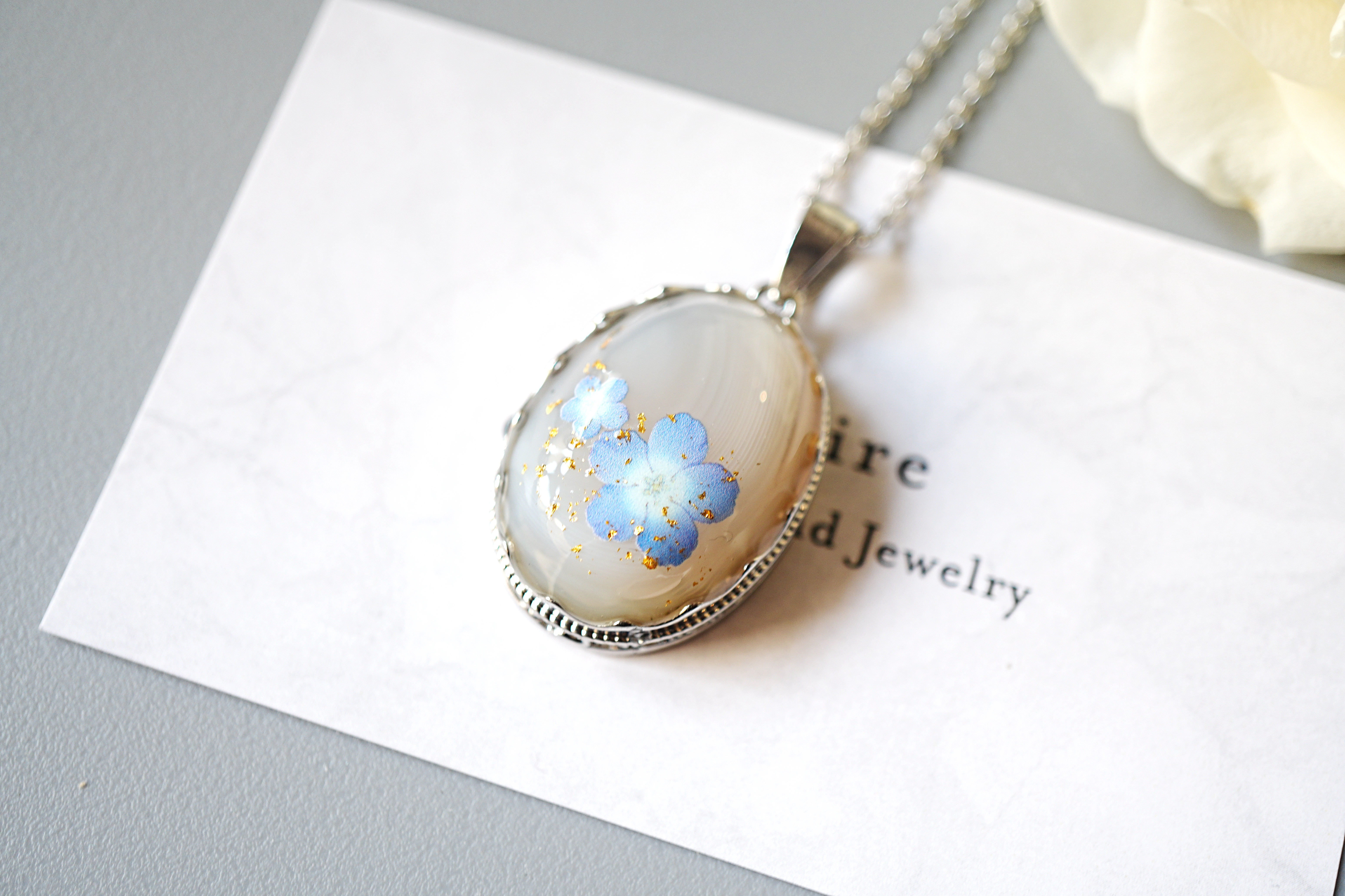 春の超早割2026 天然石ホワイトアゲートとネモフィラのネックレス  24k ペンダント