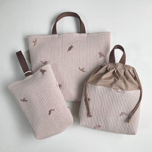 ヌビ　入園入学4点セット　恐竜　ダイナソー 送料無料》 恐竜 ヌビ 入園入学 4点セット ダイナソー dinosaur 刺繍