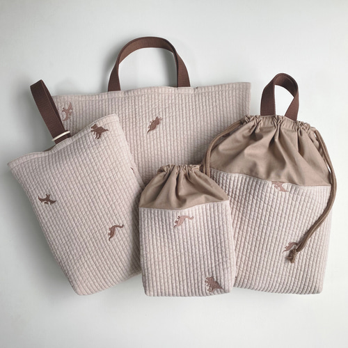 送料無料》 恐竜 ヌビ 入園入学 4点セット ダイナソー dinosaur 刺繍