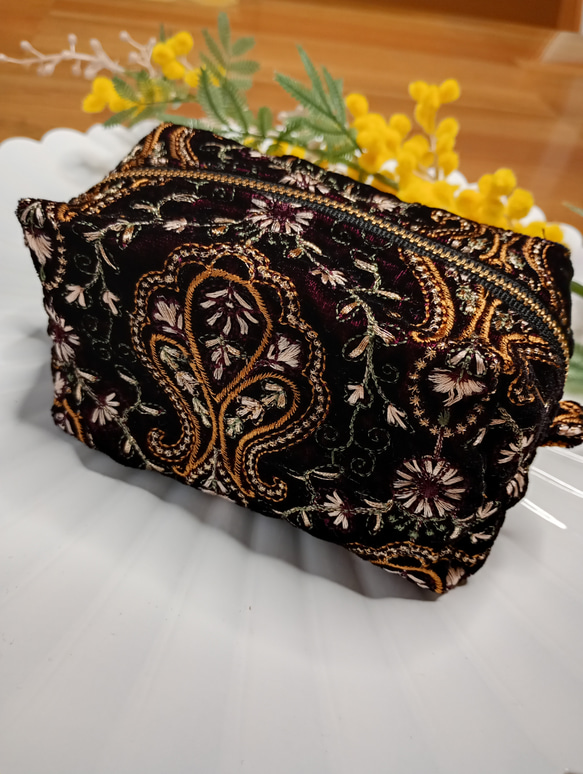 【20㌢】魅せたいインド刺繍のBOXポーチ　ベルベット　コスメポーチ　プレゼント　ギフト　誕生日　母の日　社会人　還暦 3枚目の画像