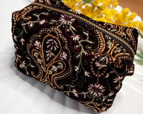 【リネン刺繍　ようこママページ】ボートポーチ リネン刺繍 ようこママ様専用ページ】ボートポーチ