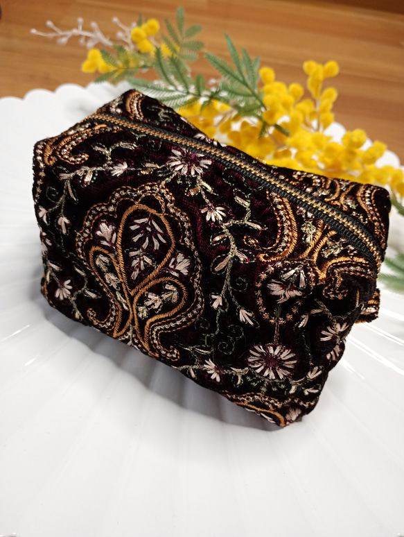 【20㌢】魅せたいインド刺繍のBOXポーチ　ベルベット　コスメポーチ　プレゼント　ギフト　誕生日　母の日　社会人　還暦 1枚目の画像