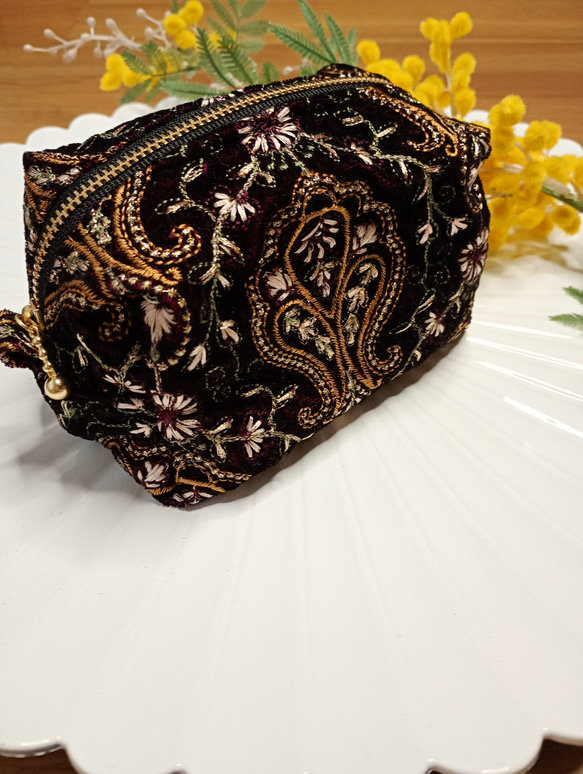 【20㌢】魅せたいインド刺繍のBOXポーチ　ベルベット　コスメポーチ　プレゼント　ギフト　誕生日　母の日　社会人　還暦 2枚目の画像