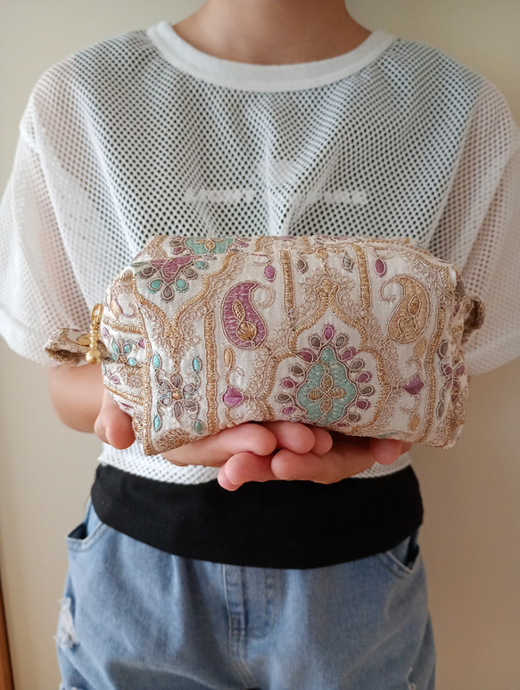 【20㌢】魅せたいインド刺繍のBOXポーチ　ベルベット　コスメポーチ　プレゼント　ギフト　誕生日　母の日　社会人　還暦 10枚目の画像
