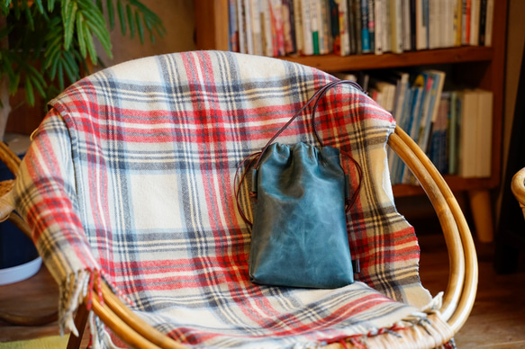 やわらかな本革 巾着ポシェット 5枚目の画像