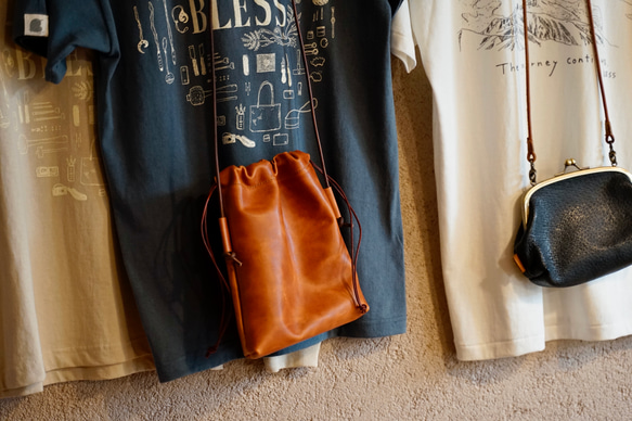 やわらかな本革 巾着ポシェット 3枚目の画像