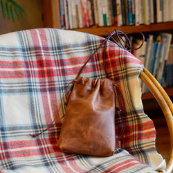 やわらかな本革 巾着ポシェット 4枚目の画像