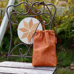 やわらかな本革 巾着ポシェット 2枚目の画像