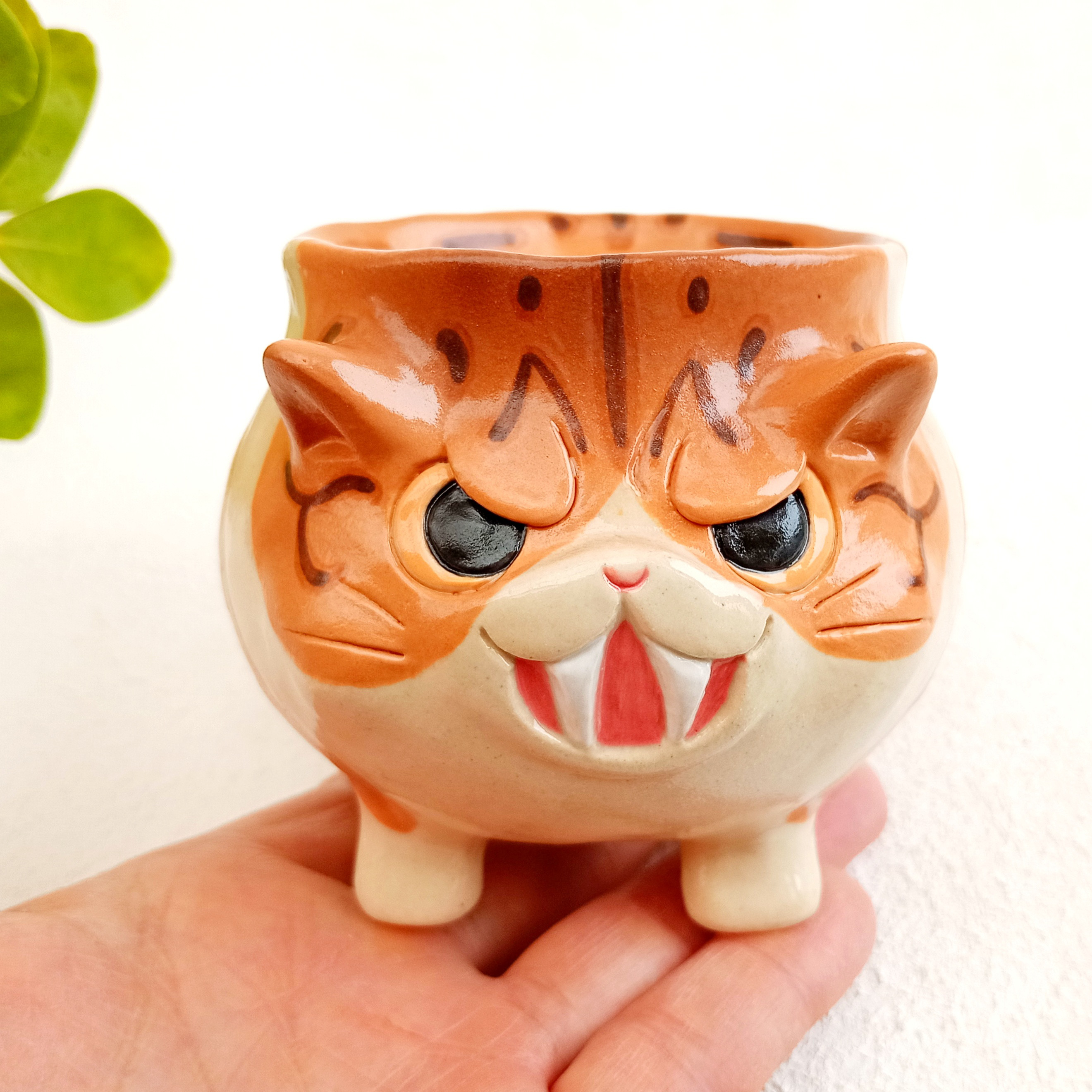 トラ猫のマグカップ　怒った顔　250ml 　動物の陶器　受注製作