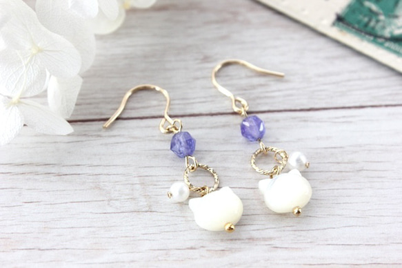 14kgf 猫とベビーパールとタンザナイトのピアス／イヤリング(白蝶貝) ☆Tanzanite☆ 3枚目の画像