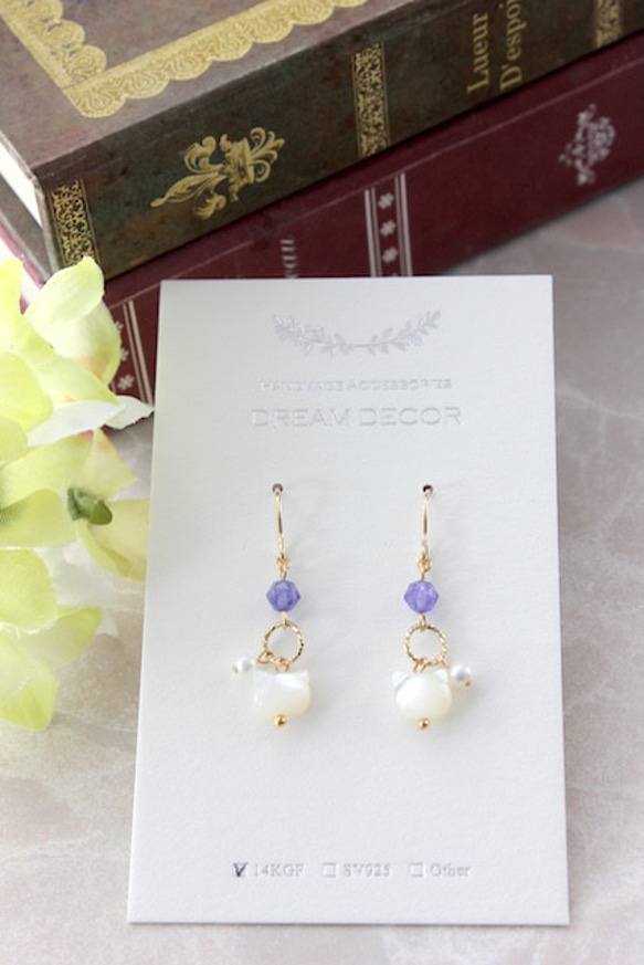 14kgf 猫とベビーパールとタンザナイトのピアス／イヤリング(白蝶貝) ☆Tanzanite☆ 2枚目の画像