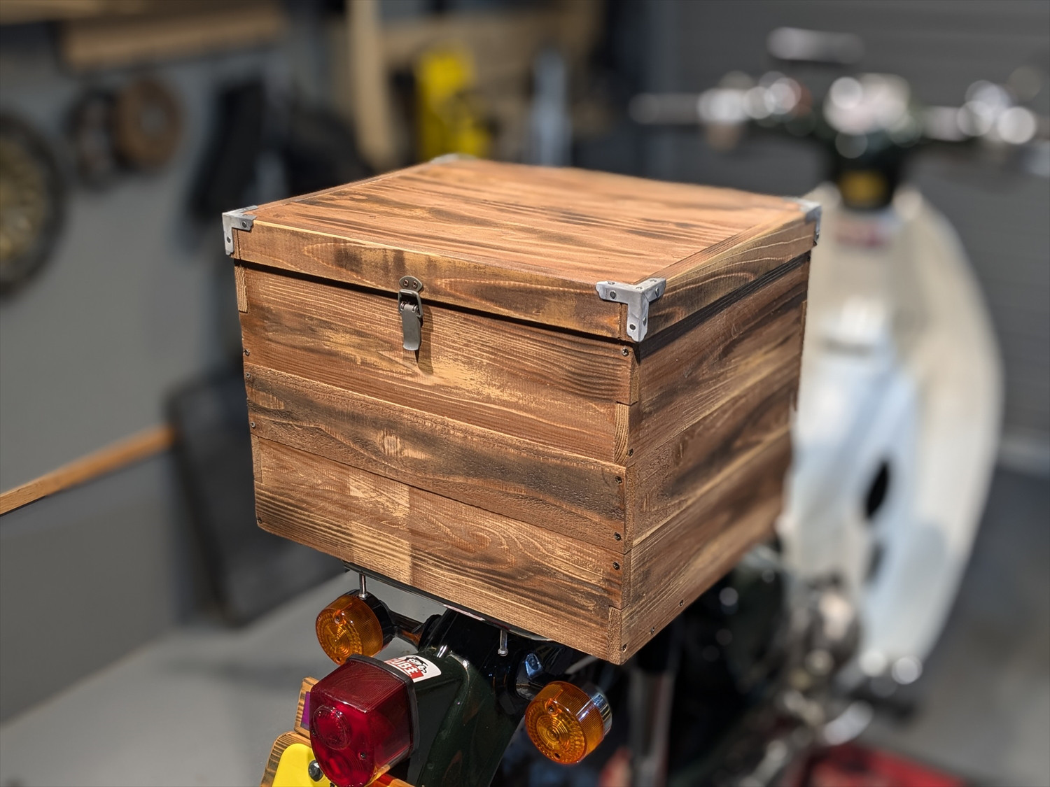 ビンテージ感アップ！　木製のトップケース　スーパーカブ　ハンターカブ　クロスカブ　CC110　CT125